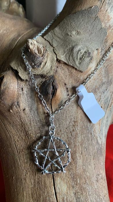 Colar com a pedra Selenite e com vários cristais e pedras