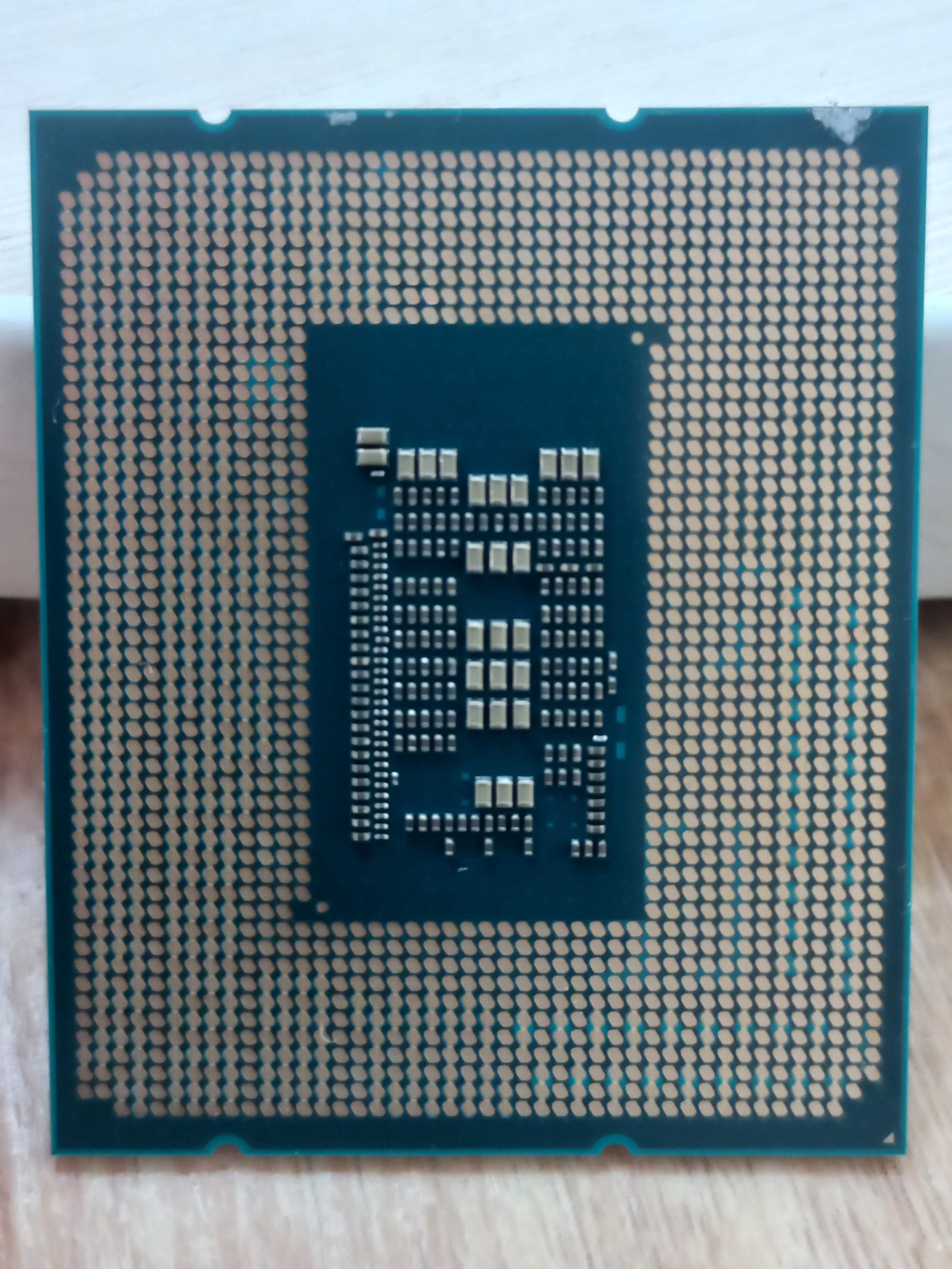 Процесор Intel Core i3-12100