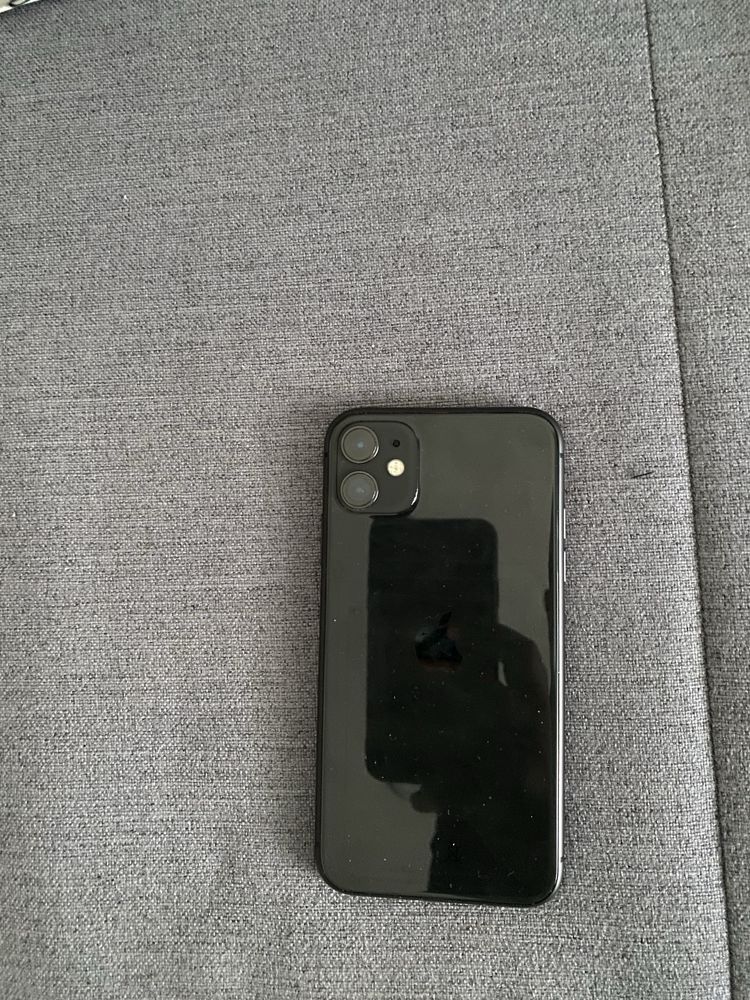 Vendo iphone 11 desbloqueado c/ caixa e acessorios