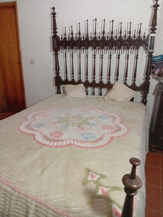 Cama de casal c/torneados