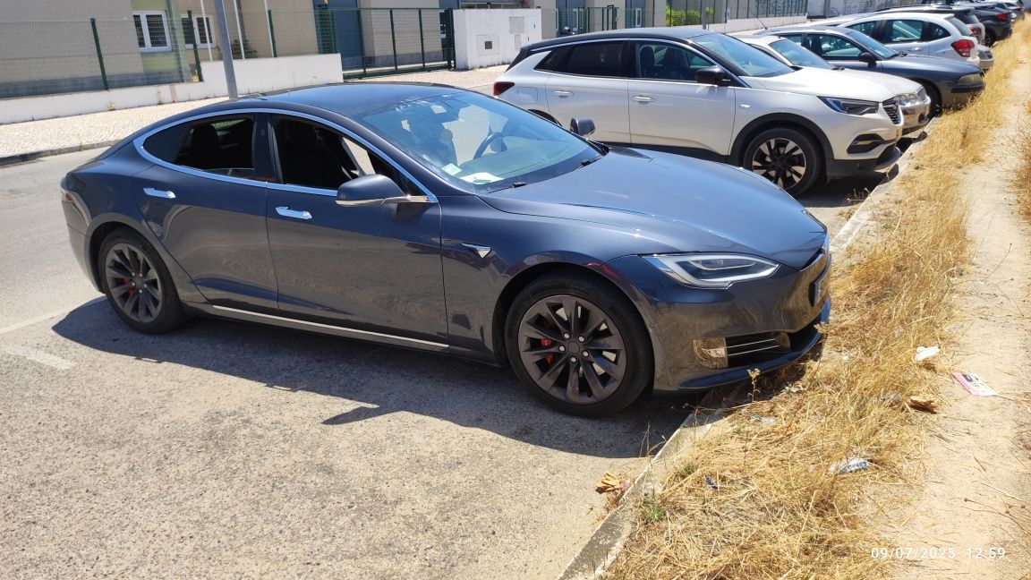 Tesla Model S 75D