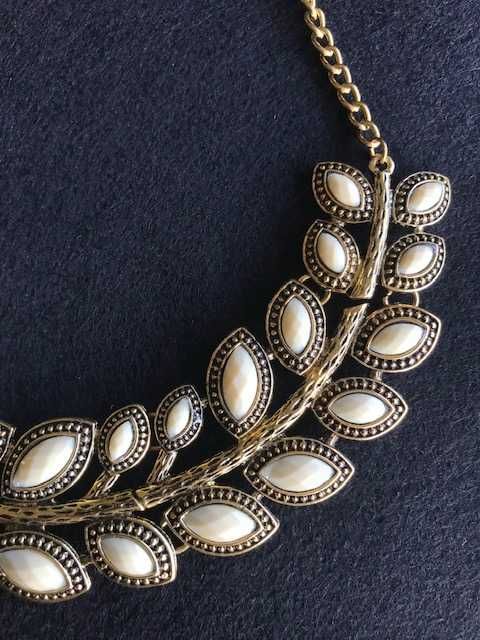 Colar metálico, novo