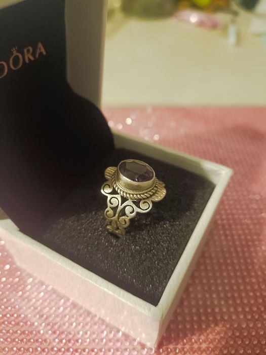 Srebrny pierścionek z ametystem