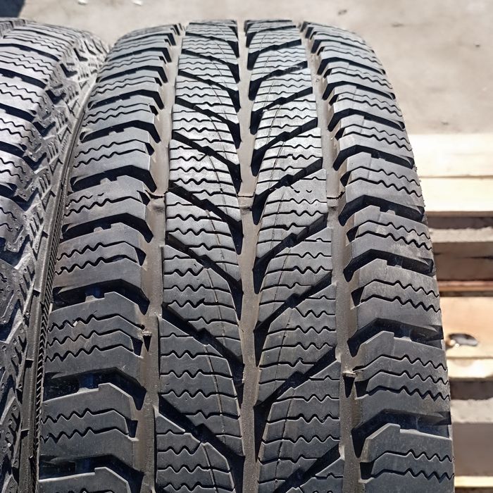 Шини 205/65/16с Uniroyal 2 шт