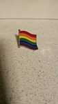 Przypinka pin tęczowa flaga