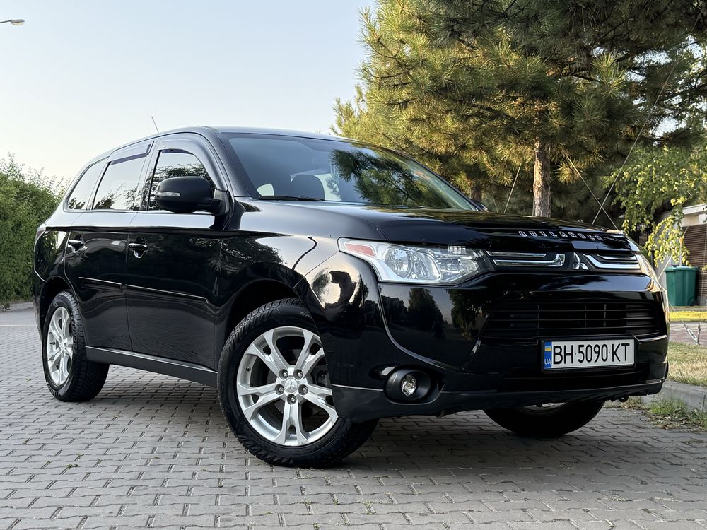 Mitsubishi Outlander 2013 г 2.4 бензин