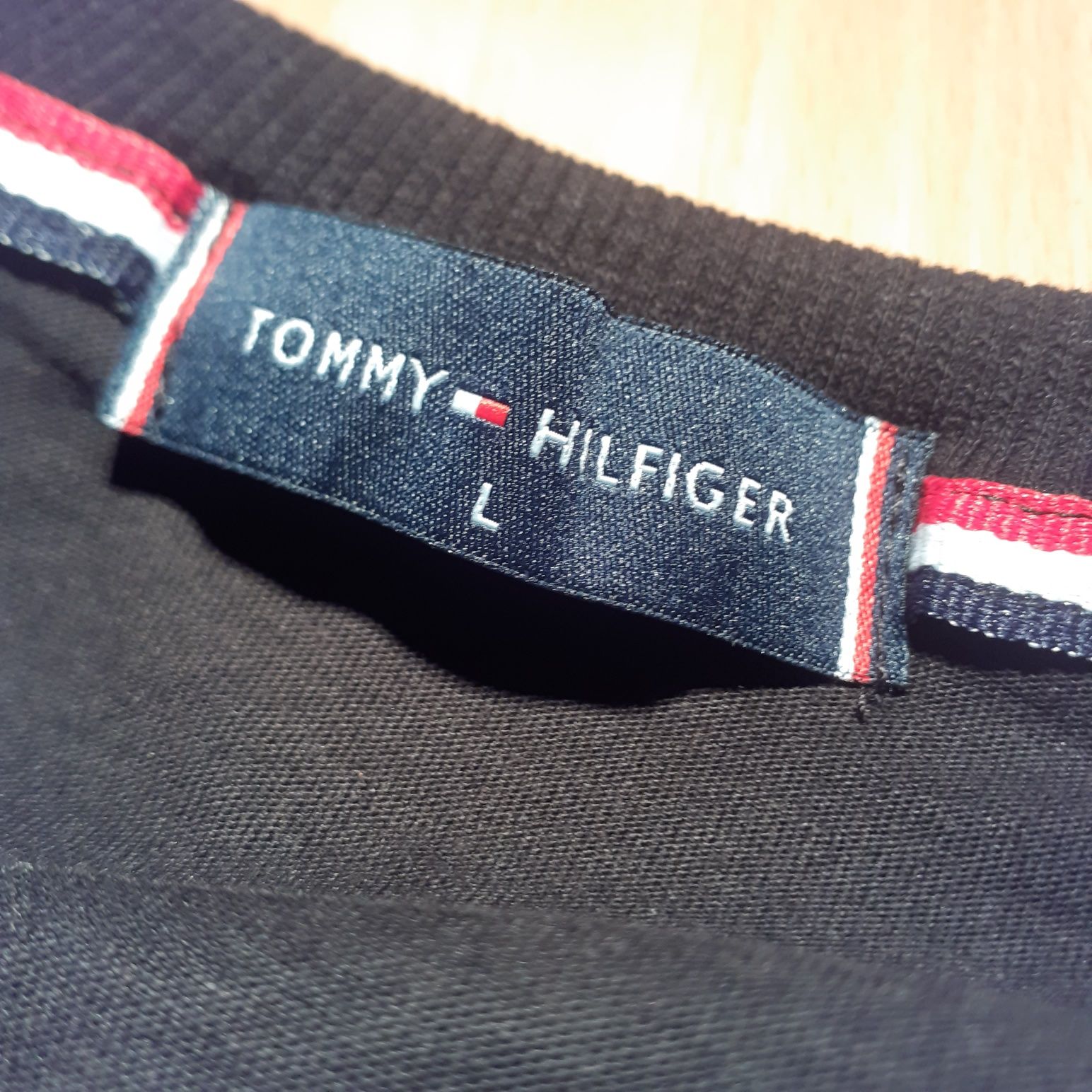 Koszulka damska firmy "Tommy Hilfiger"