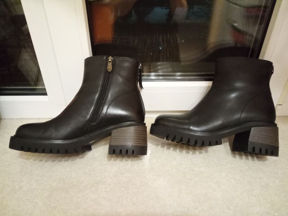 Женские зимние ботинки