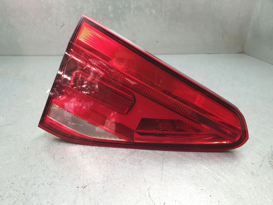 Farolim da mala esquerdo VOLKSWAGEN Touran (5T)