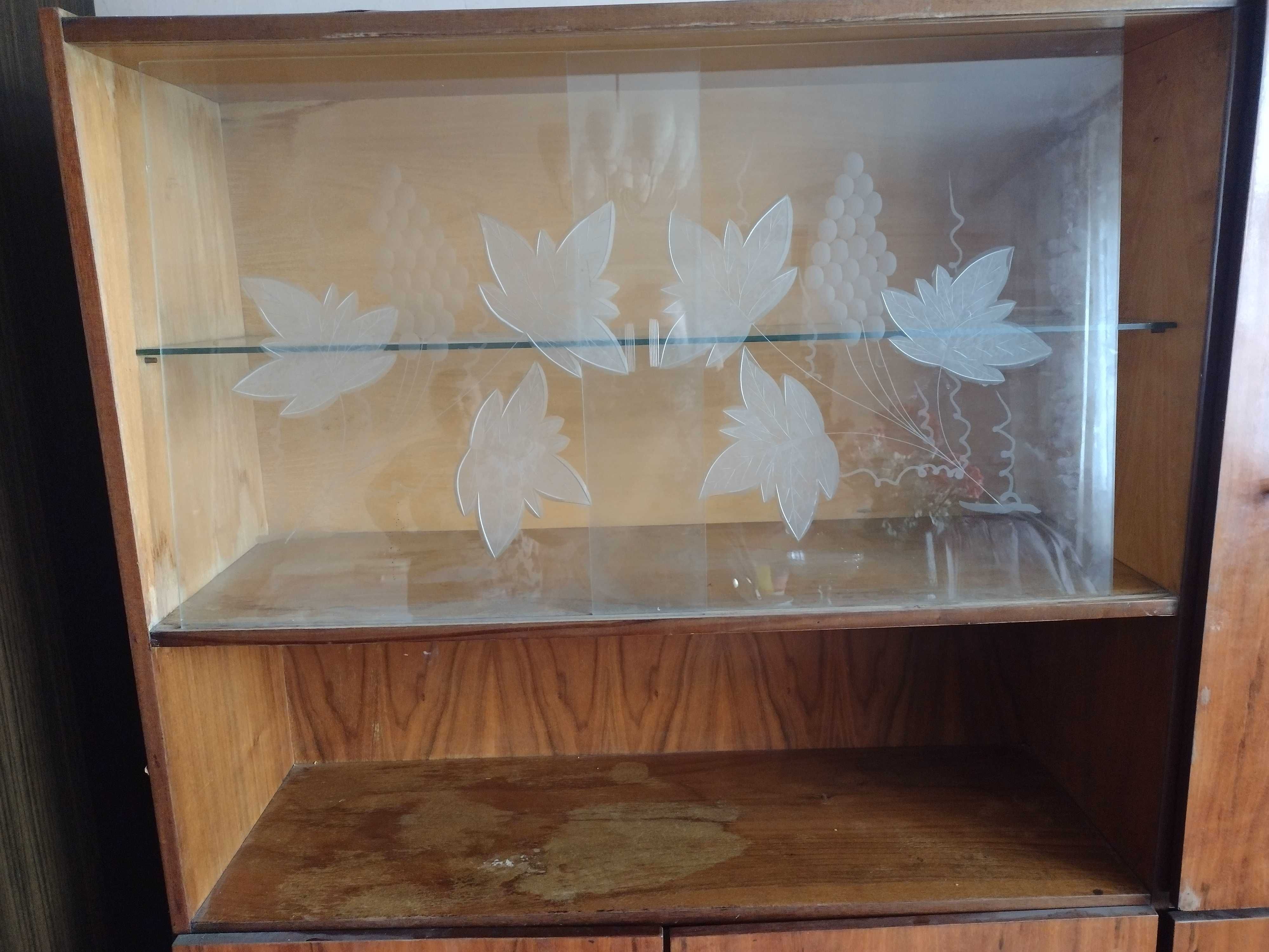 Kredens z lat 70tych