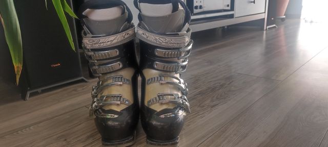 Sprzedam buty narciarskie damskie