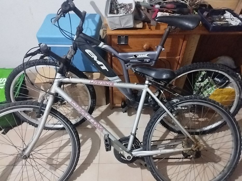 2 bicicletas todo o terreno