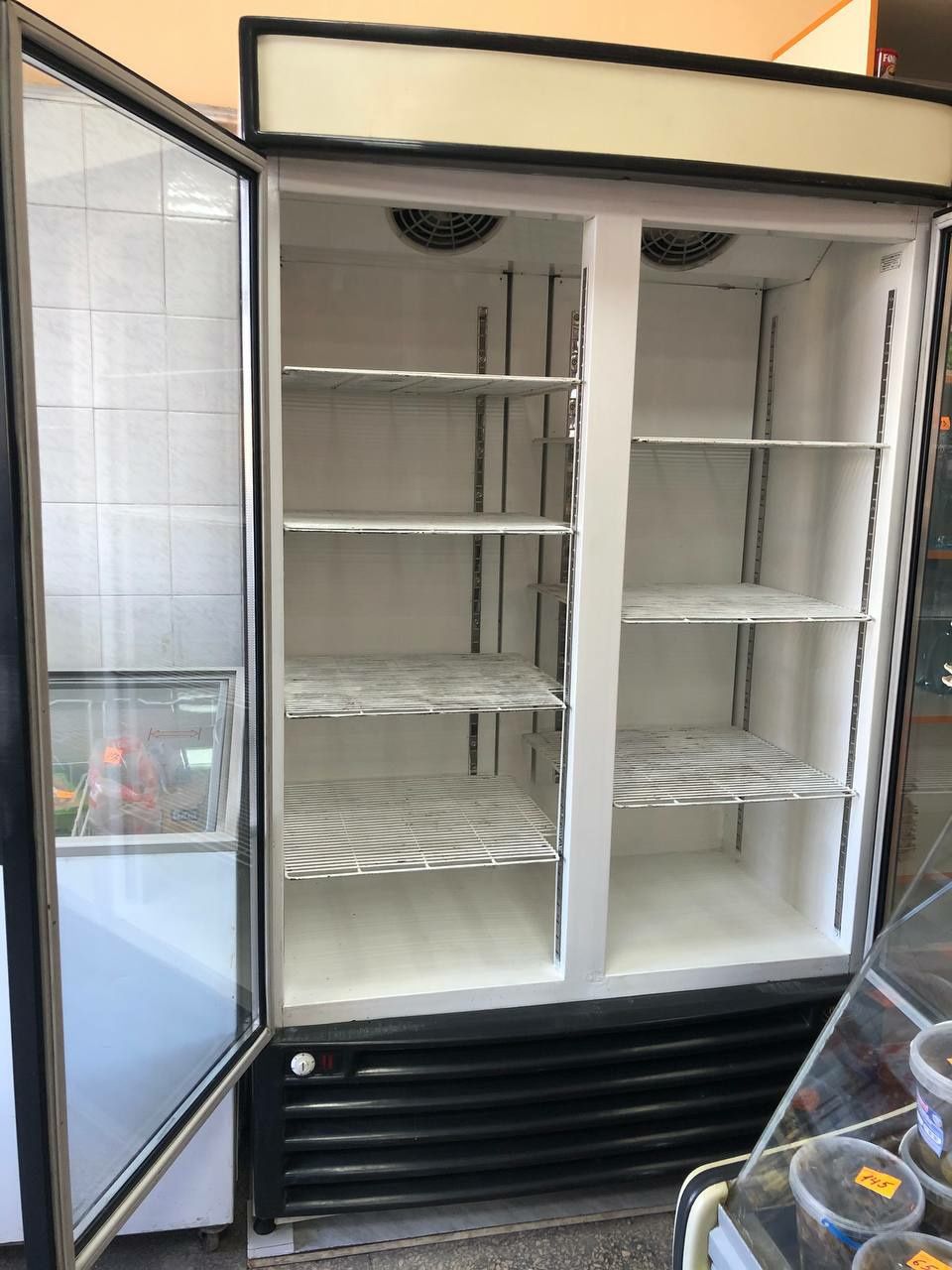 Холодильный шкаф ,холодильник ,двухдвевный холодильник