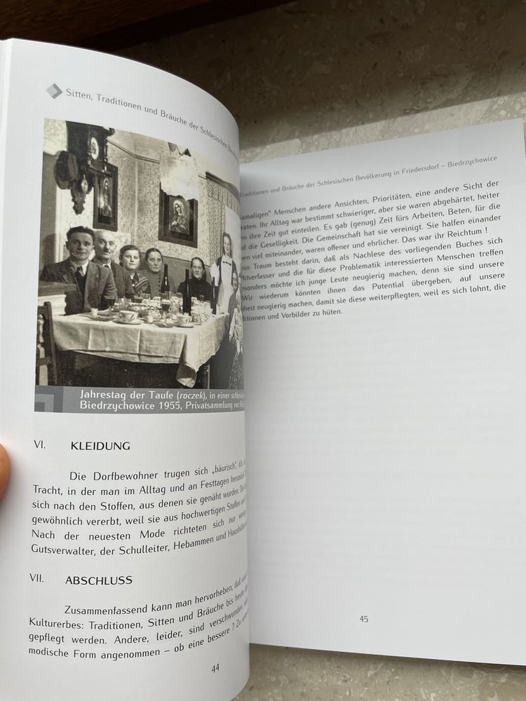 Ksiazka “Spojrzenie przez gardinke”