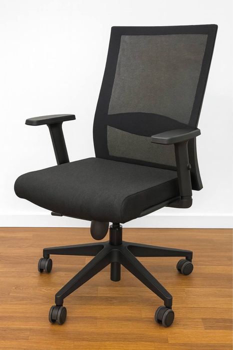 Распродажа офисной мебели Стулья  Кресла Тумбы Стеллаж Диван Стільці