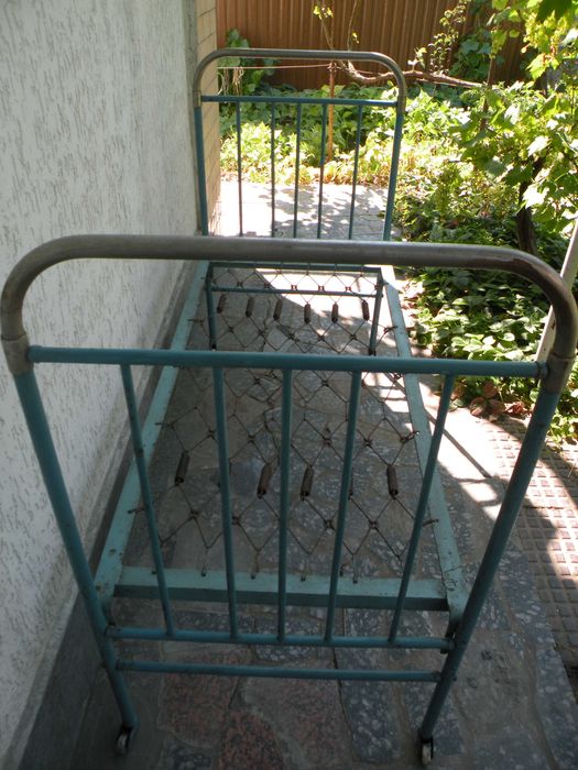 Кровать детская металлическая эпохи СССР