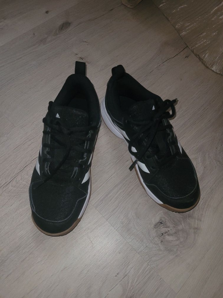 Продам Кросівки adidas 36.5 p