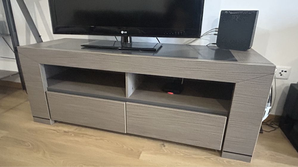 Conjunto de Móveis (Aparador + Móvel TV + Mesa de Jantar + Cadeiras)