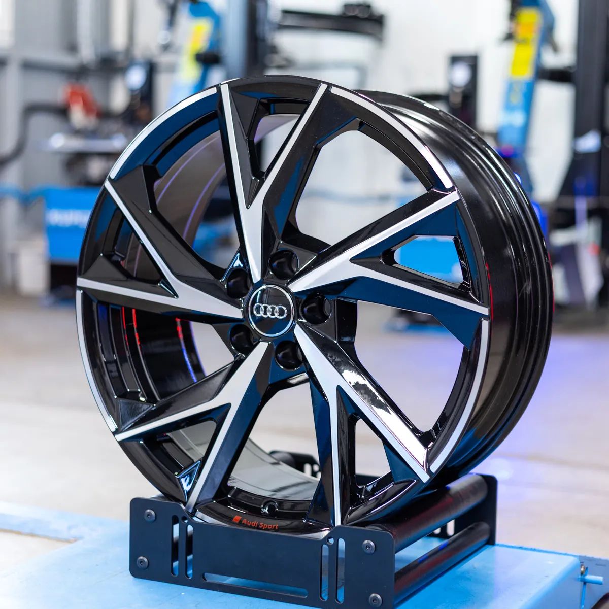 ORYGINALNE Felgi aluminiowe Audi 20" R8