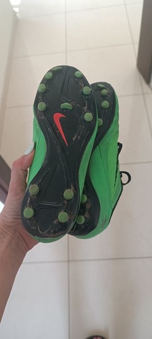 Korki, buty do piłki nożnej Nike