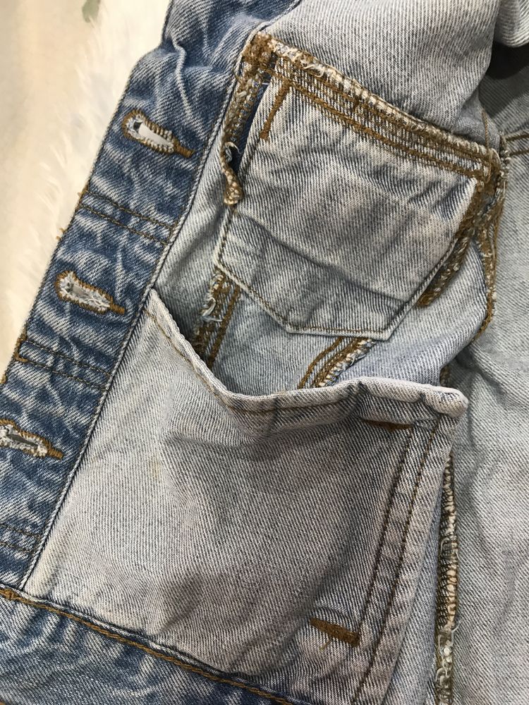 Стильна джинсовка з утепленим комірцем на 3-4роки