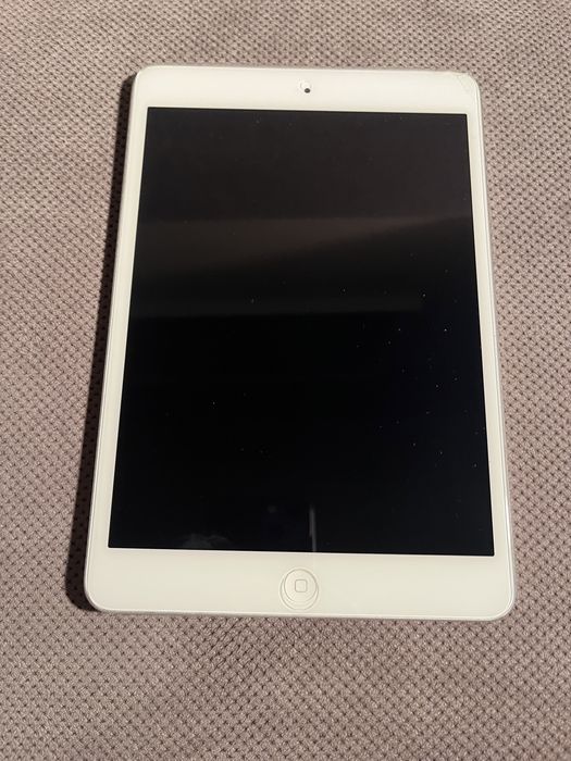 iPad mini 2 z zasilaczem