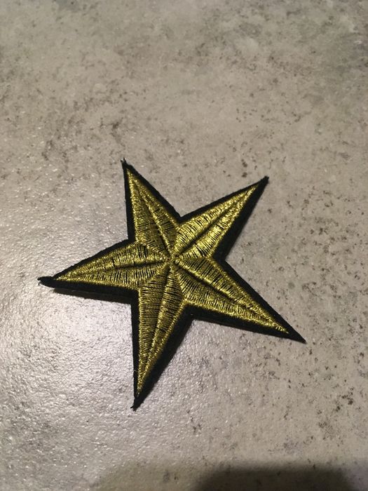 Naszywka na ubrania złota gwiazda