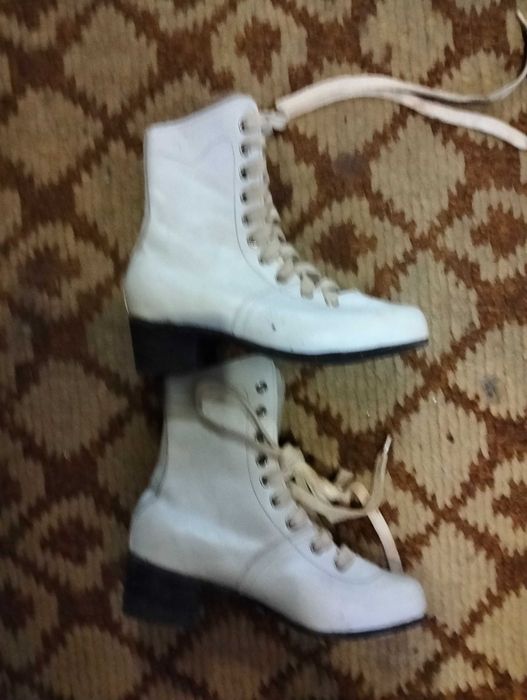 Нові черевики для ковзанів