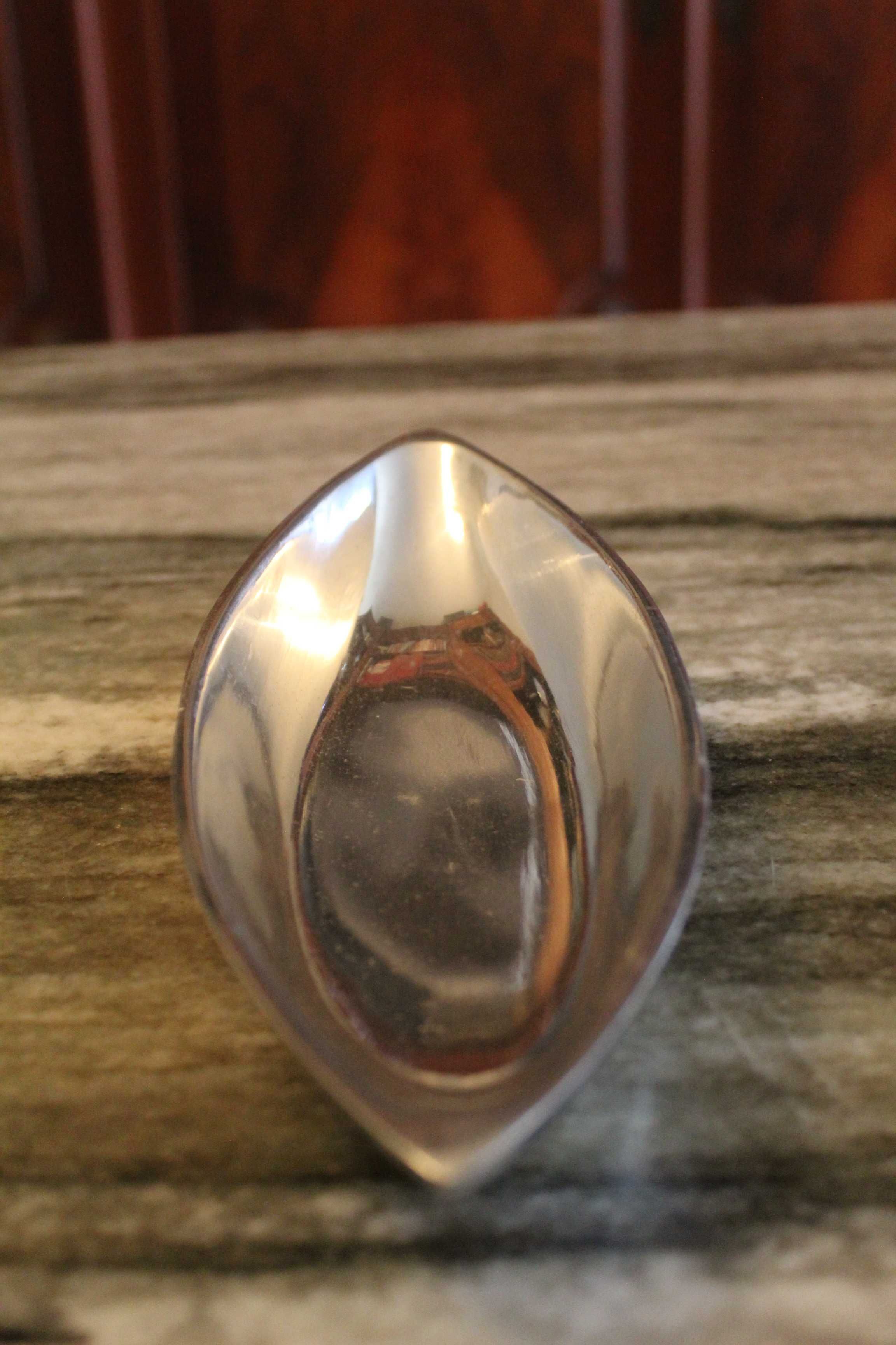 Travessa vintage oval, anos 60 feita de liga de metal, design elegante