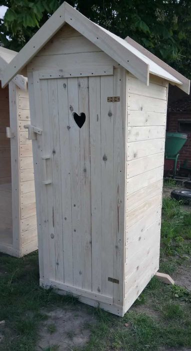 WC drewniany z papą