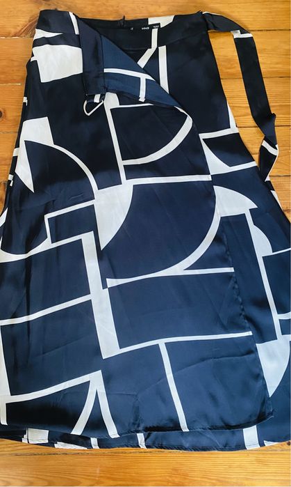 Saia preta geometrica