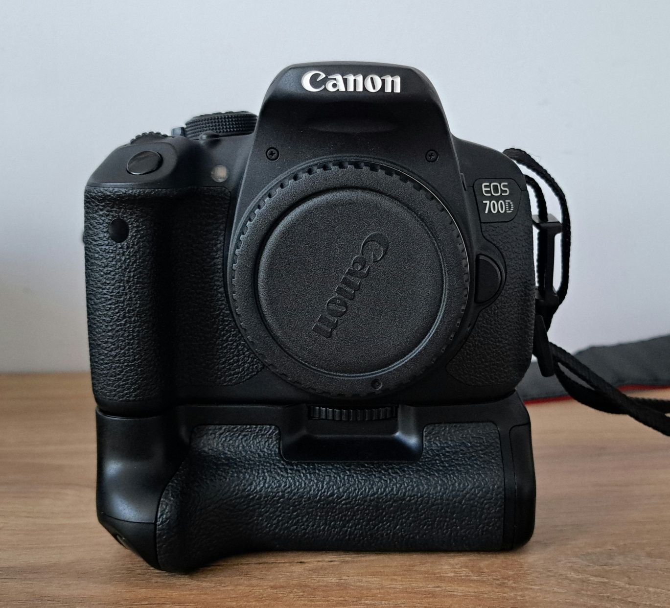 Canon Eos 700D z dodatkami + grip