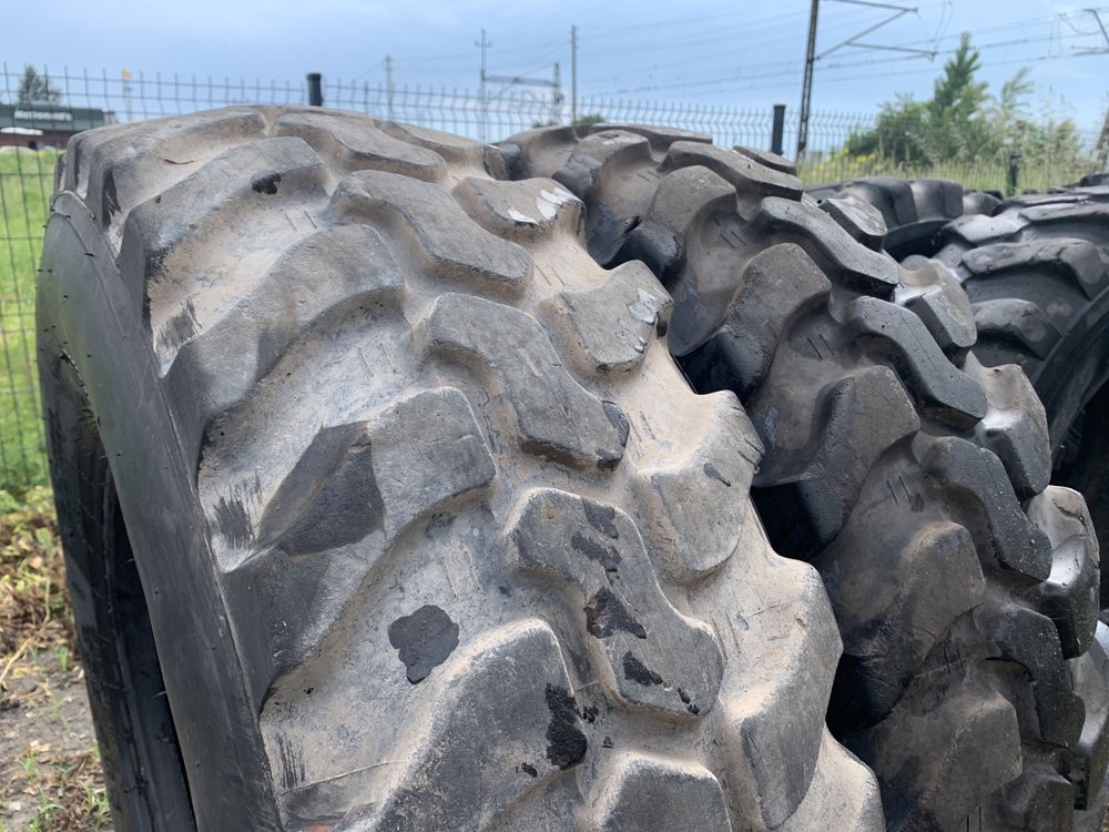 335/80r18 Opony Radialne DUNLOP SP T9 Ładowarka SPT9