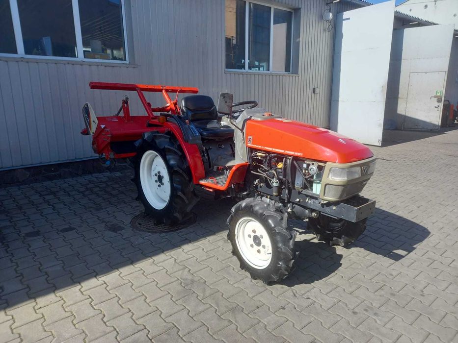 Japoński traktorek Yanmar F 220 z glebogryzarką 4x4 22 KM