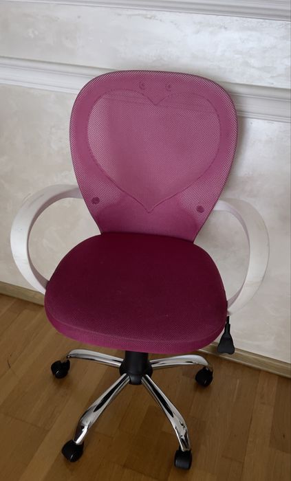 Крісло біло рожеве