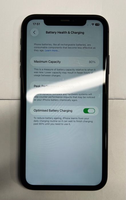 iPhone 11 64GB Preto – 80% bateria – Bom estado + carregador incluído