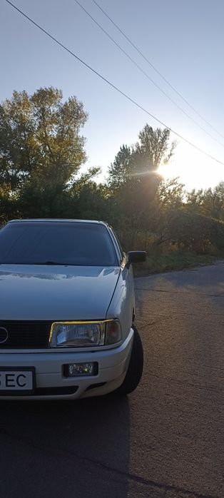 Продам автомобіль  Ауді 80 в нормальному стані.