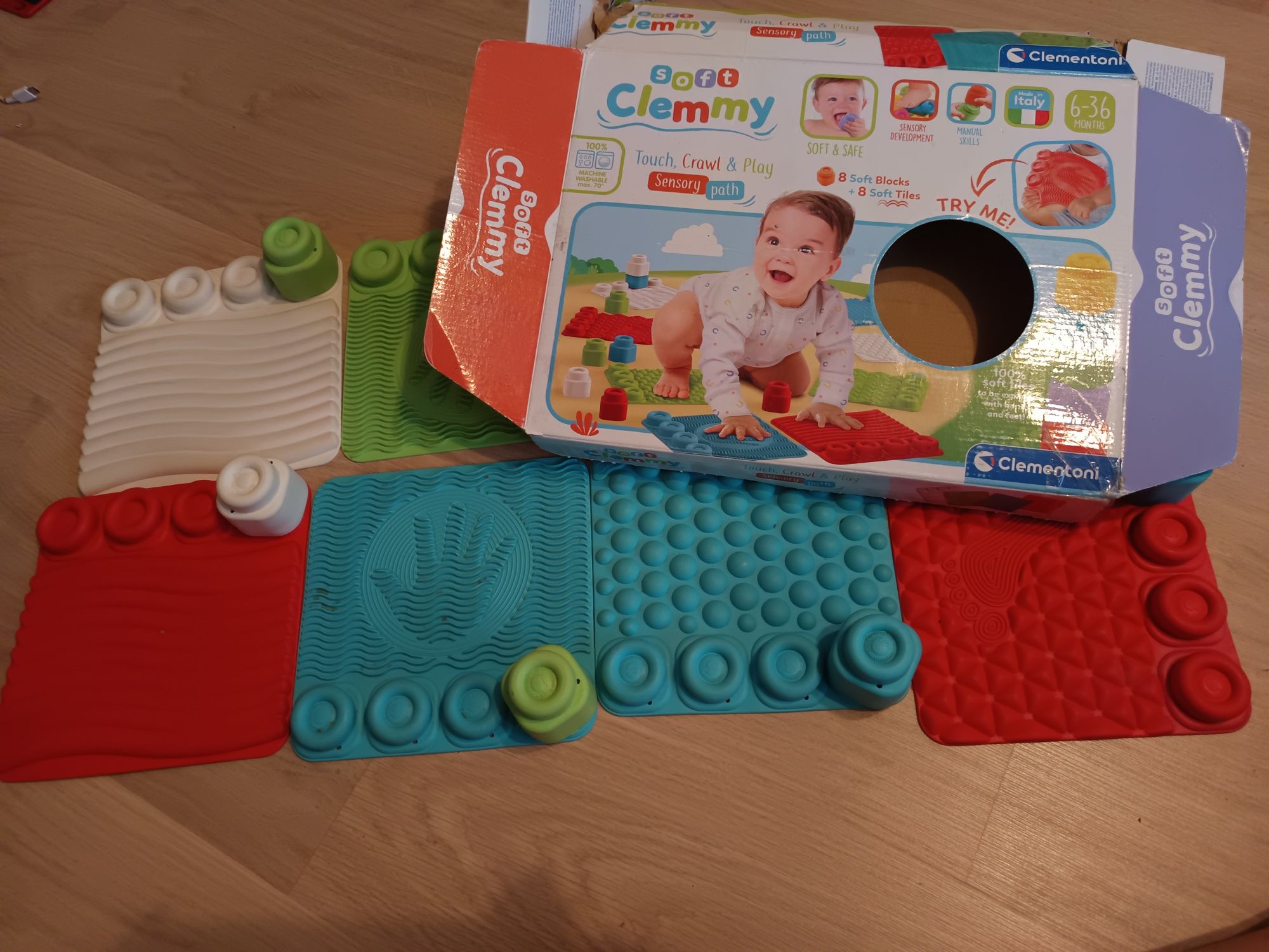 Clementoni Mata sensoryczna Edukacyjna Clemmy 8 Mini-mat i 8 Klocków