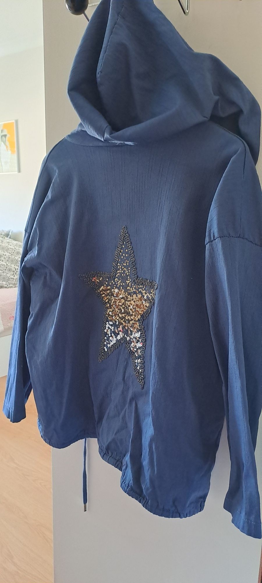 Casaco azul com estrela tipo parka