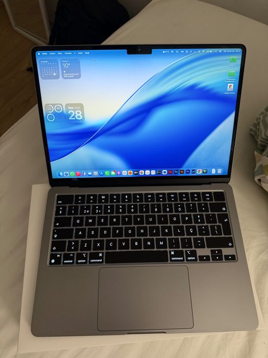 MacBook Air M3, 16GB ram, 256G. 13,4 pol. Ainda na garantia da apple.