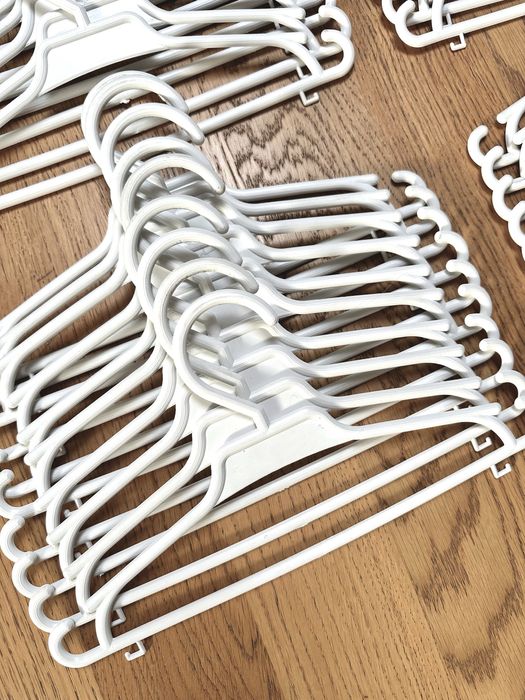 Małe wieszaki dziecięce bieliźniane białe plastikowe kpl 20 szt