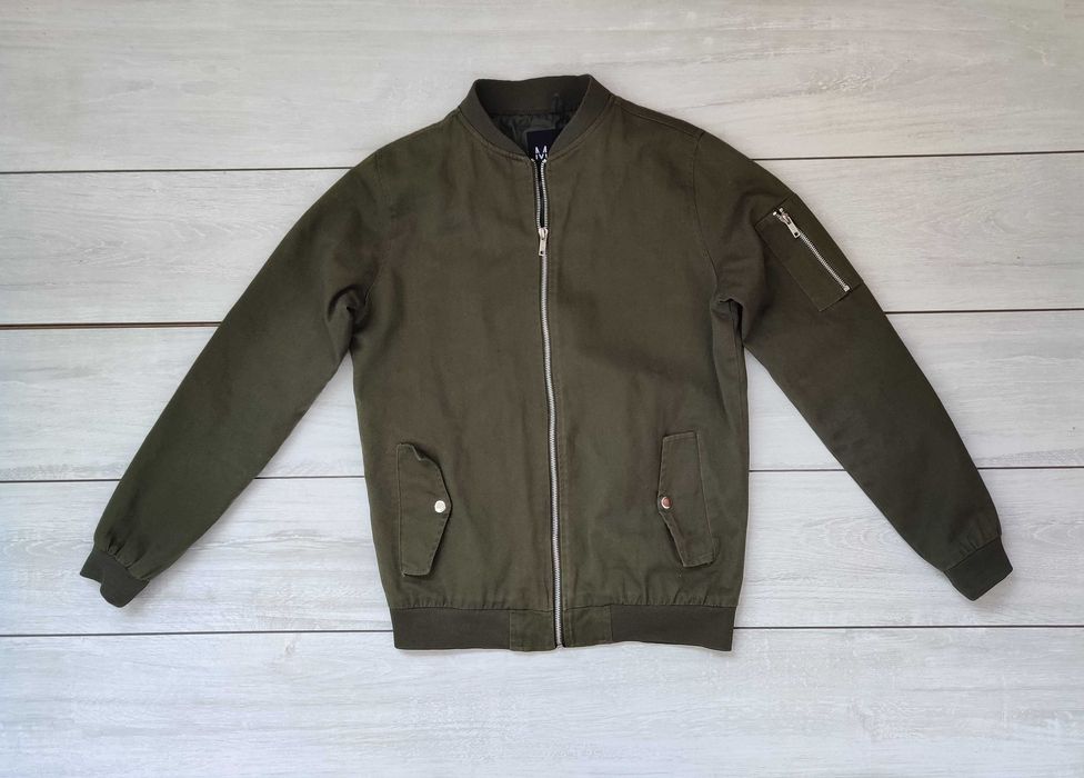 Якісна чоловіча зелена куртка бомбер з кишенями хакі Boohoo s р