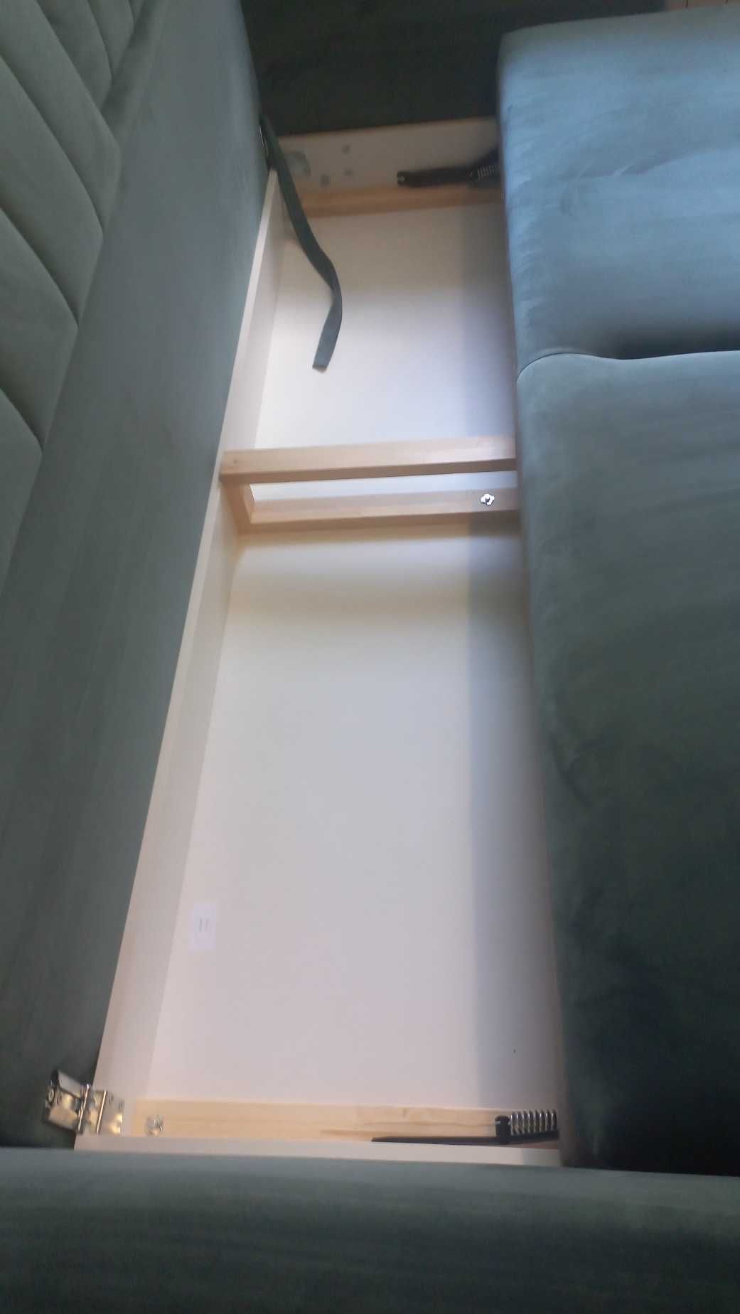Sofa dwuodobowa.