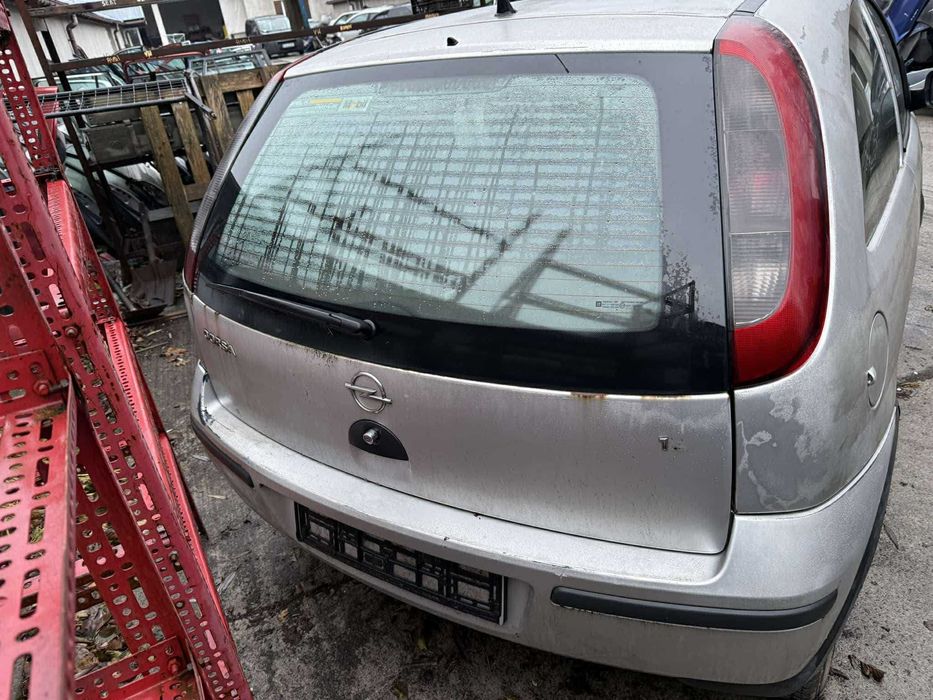 Opel Corsa C na części    maska/zderzak/klapa/fotele/licznik