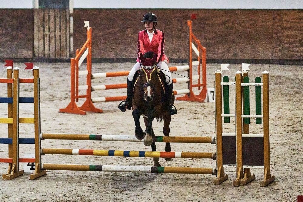 Frak jeździecki Zagorka Equine różowo-bordowy