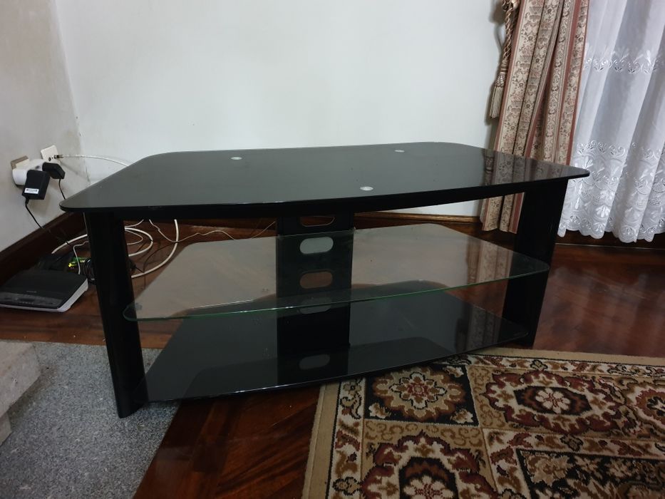 Movel de TV metálico e vidro, como novo