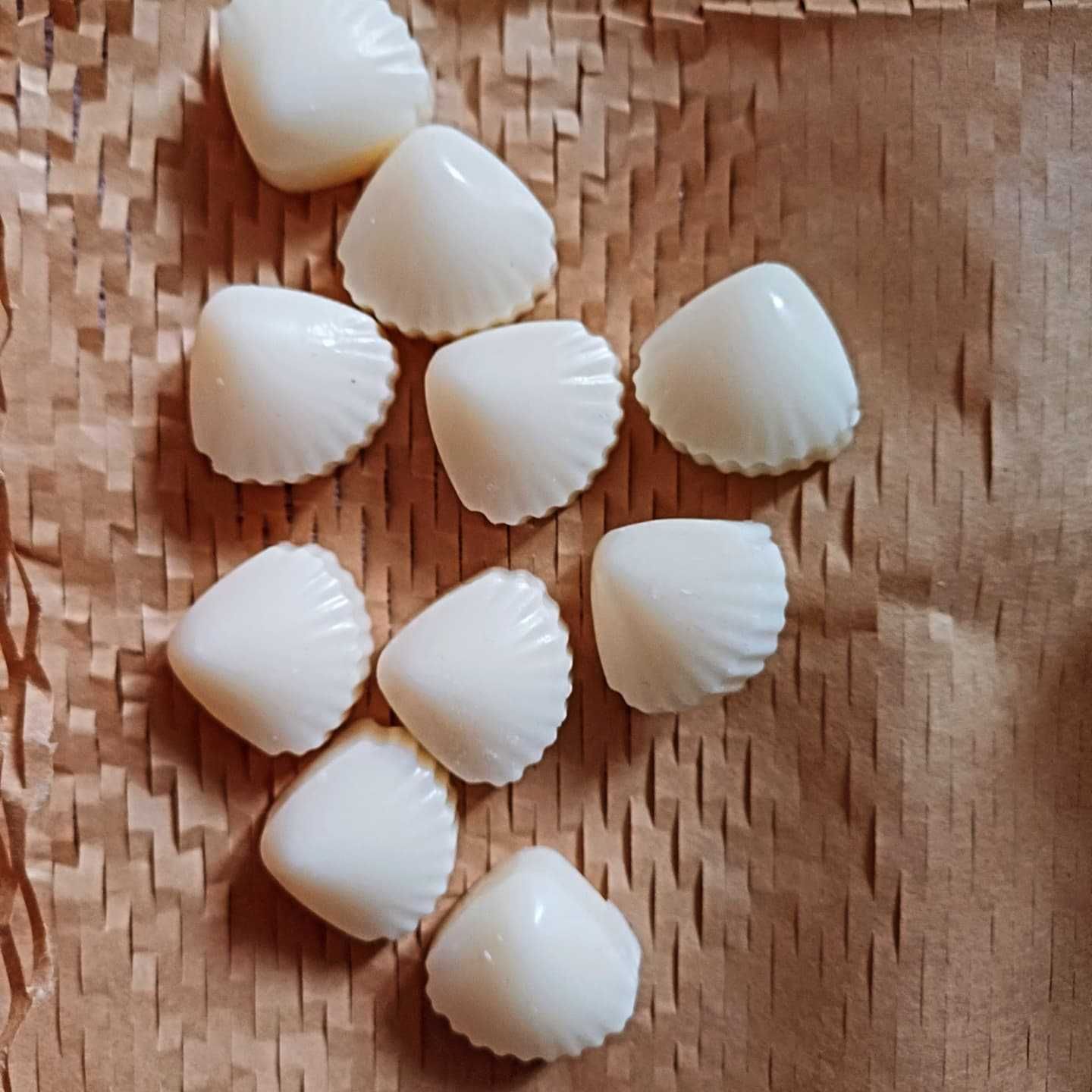 Wosk sojowy do kominka w kształcie muszelek własnej produkcji