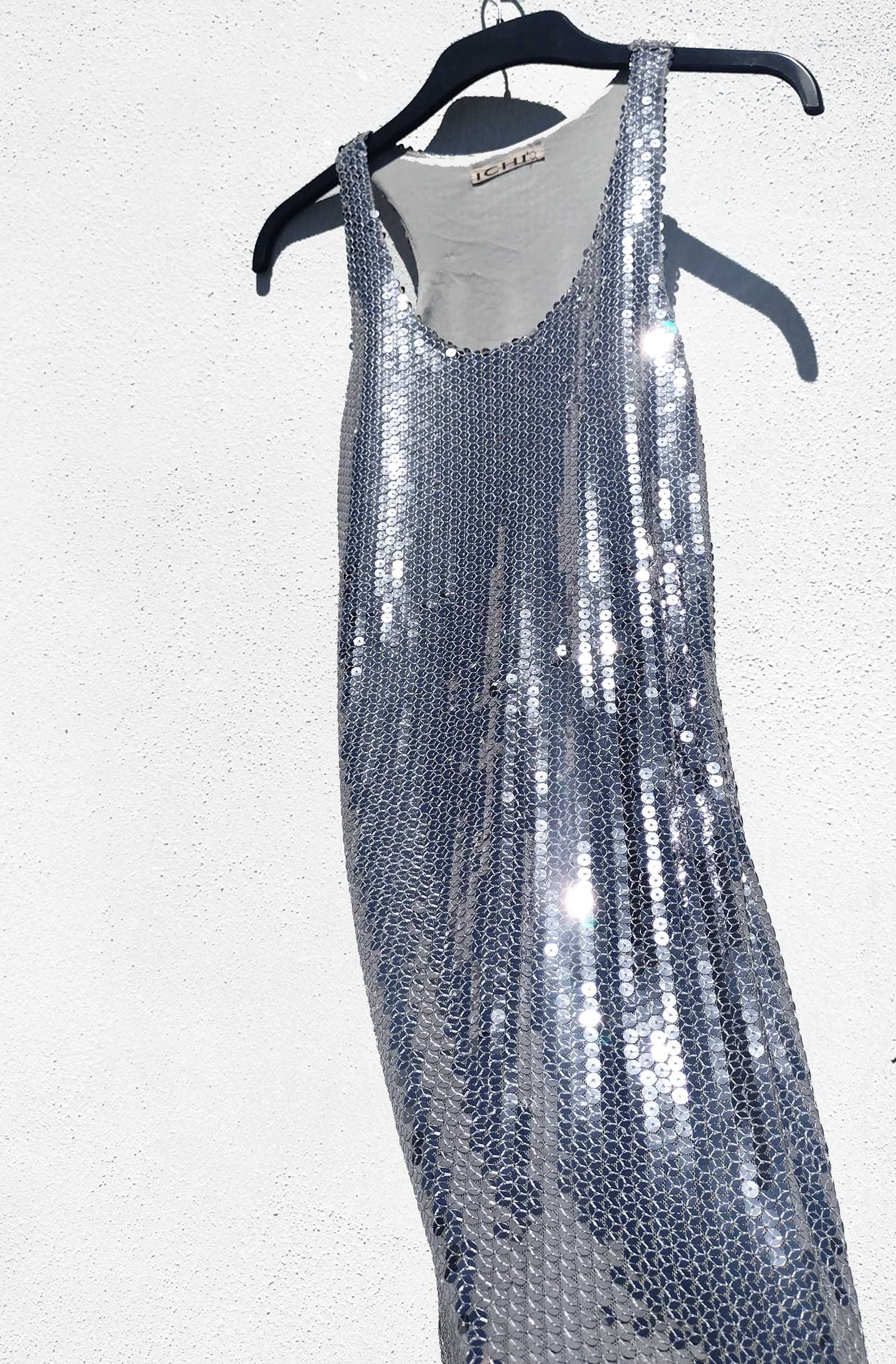 Блестящее платье расшитое серебристыми пайетками ICHI S M