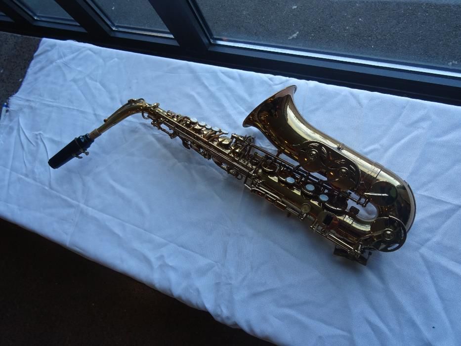 Saxofone Da Marca Jupiter com estojo