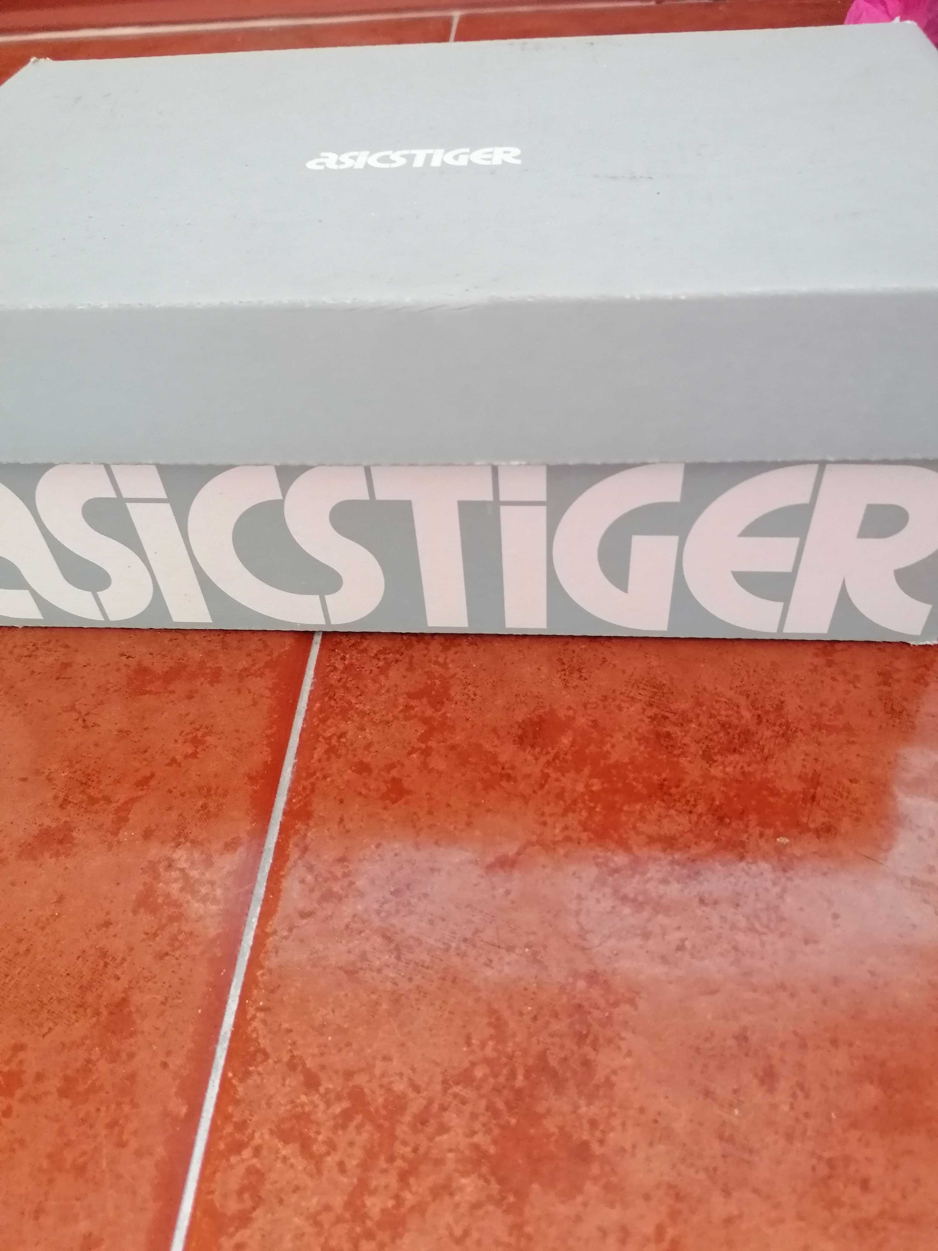 Ténis asicstiger